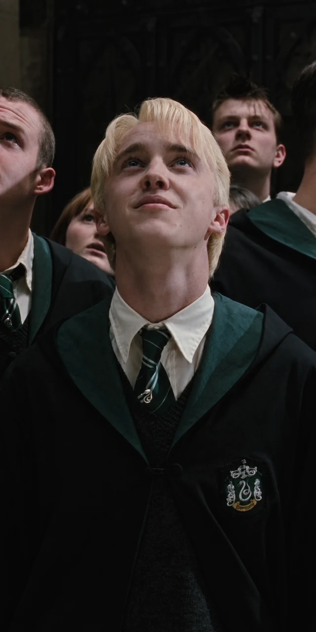 Tom Felton als Draco Malfoy in Hogwarts-Uniform.